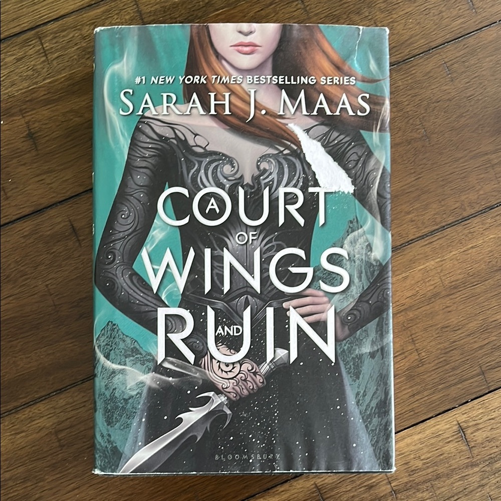 1st edition: A Court of Wings and Ruin Hardcover Book ACOTAR